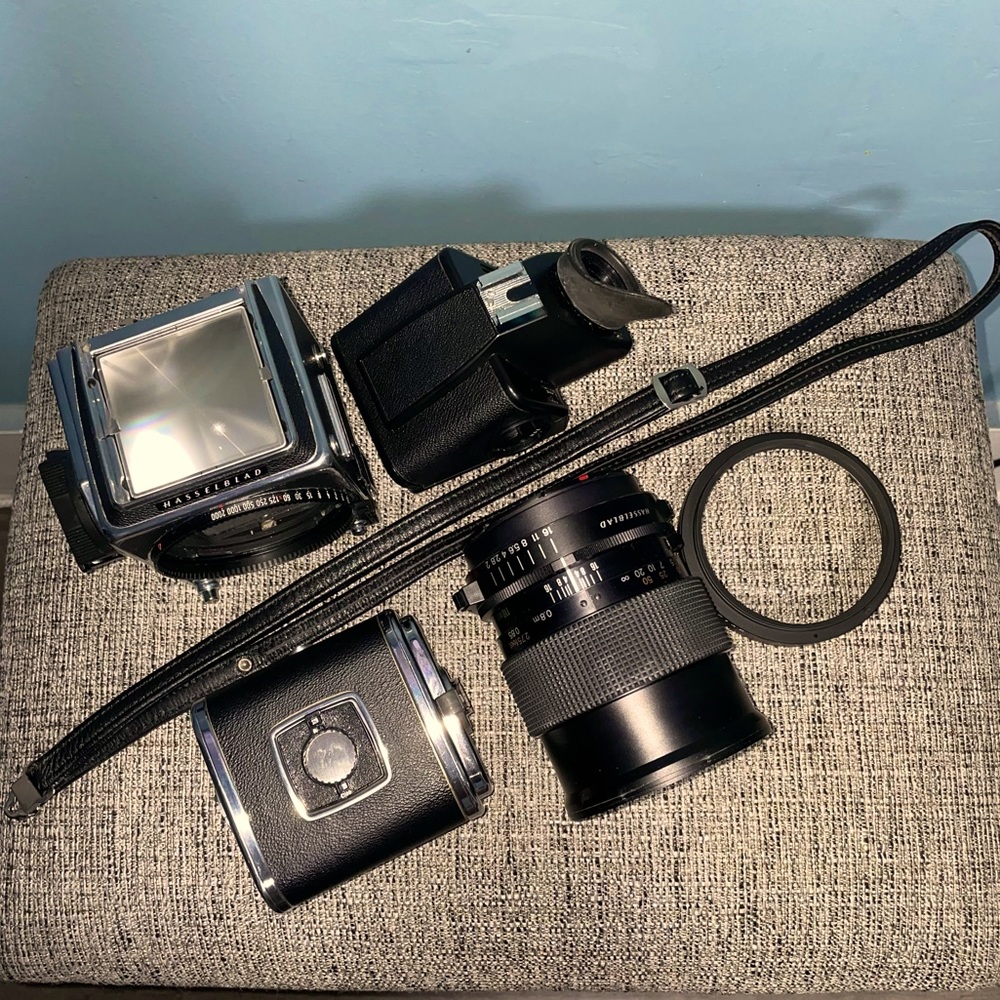 Hasselblad 2000 FCW Medium Format Chrome Body Camera Kit